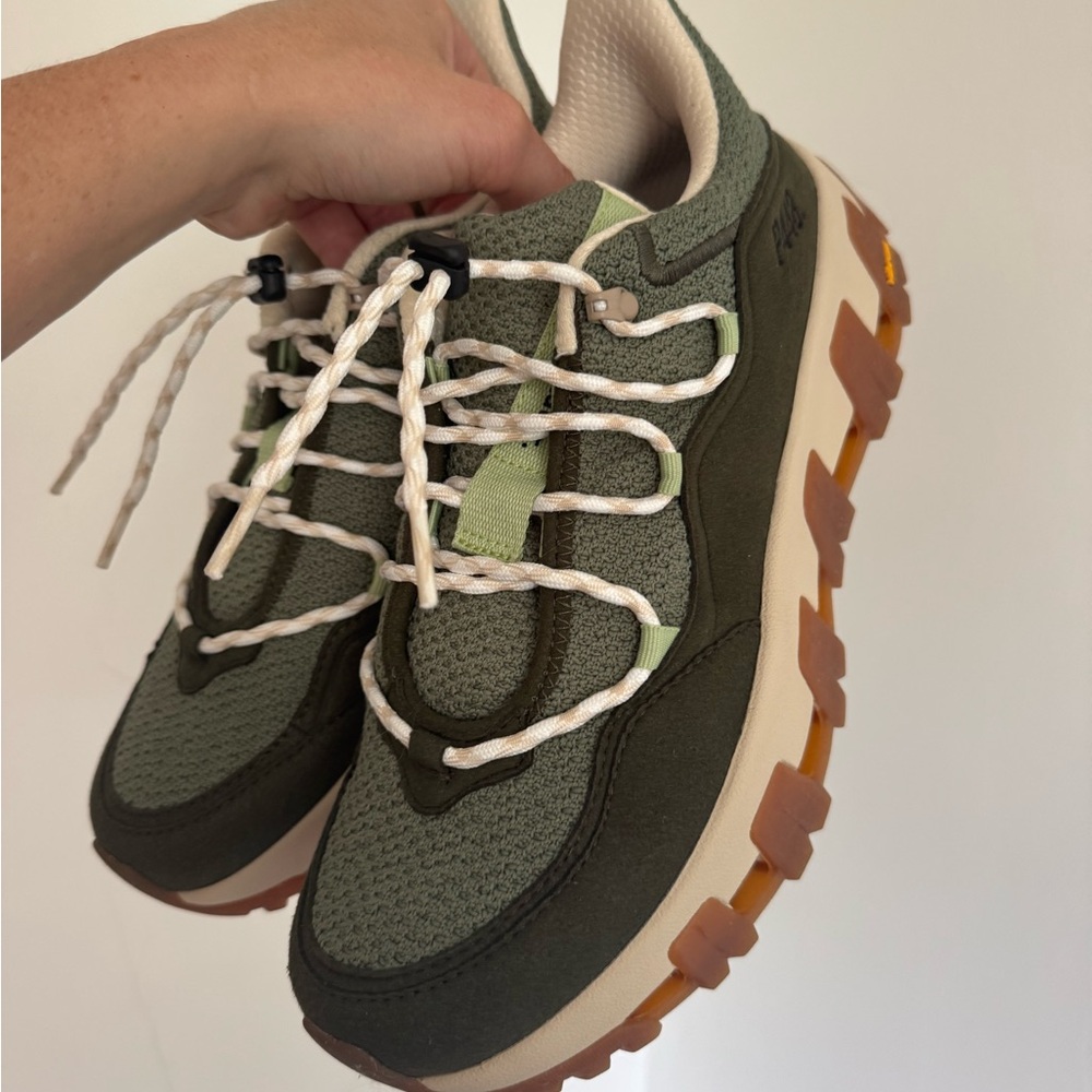 NWOT P448 S24 Monalea Sneakers